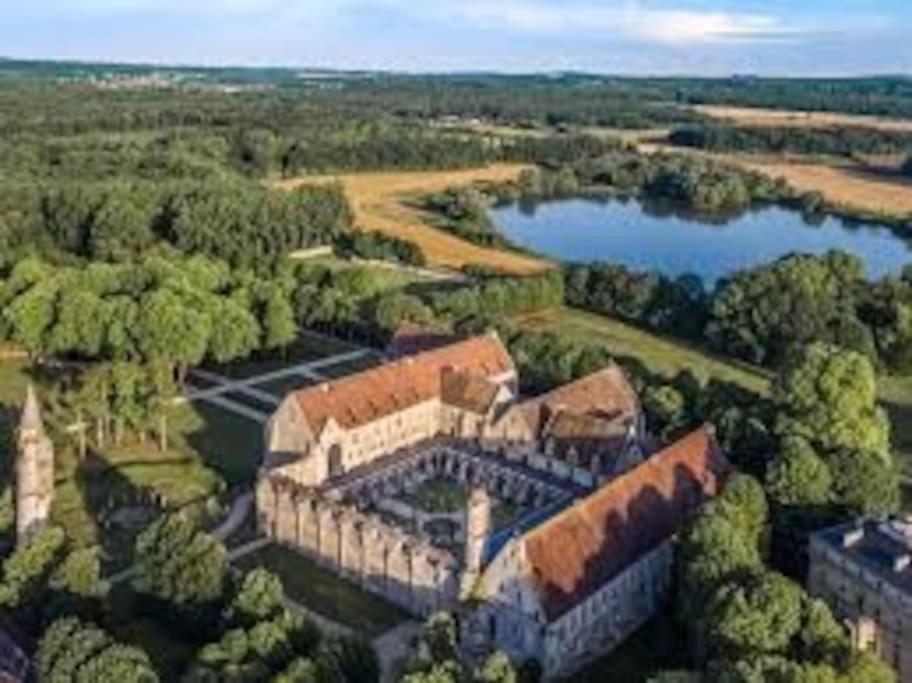 Superbe Appartement En Plein Centre Ville Viarmes Экстерьер фото